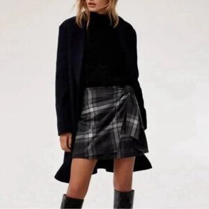 Wilfred- Aritzia Black&Grey Plaid Dorine Skirt Size 2